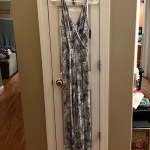 Large black and white jumper with pockets